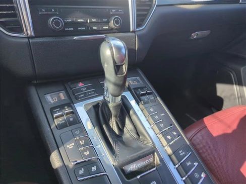 Used 2018 Porsche Macan S image 7