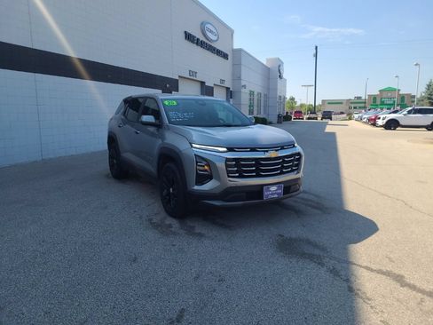 Used 2025 Chevrolet Equinox LT AWD/4WD image 11