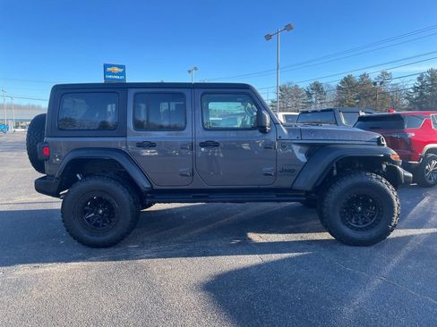 Used 2025 Jeep Wrangler Sport S image 7