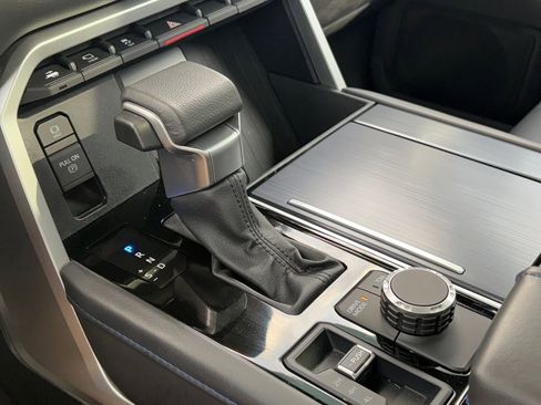 Used 2025 Toyota Tundra Platinum AWD/4WD image 19