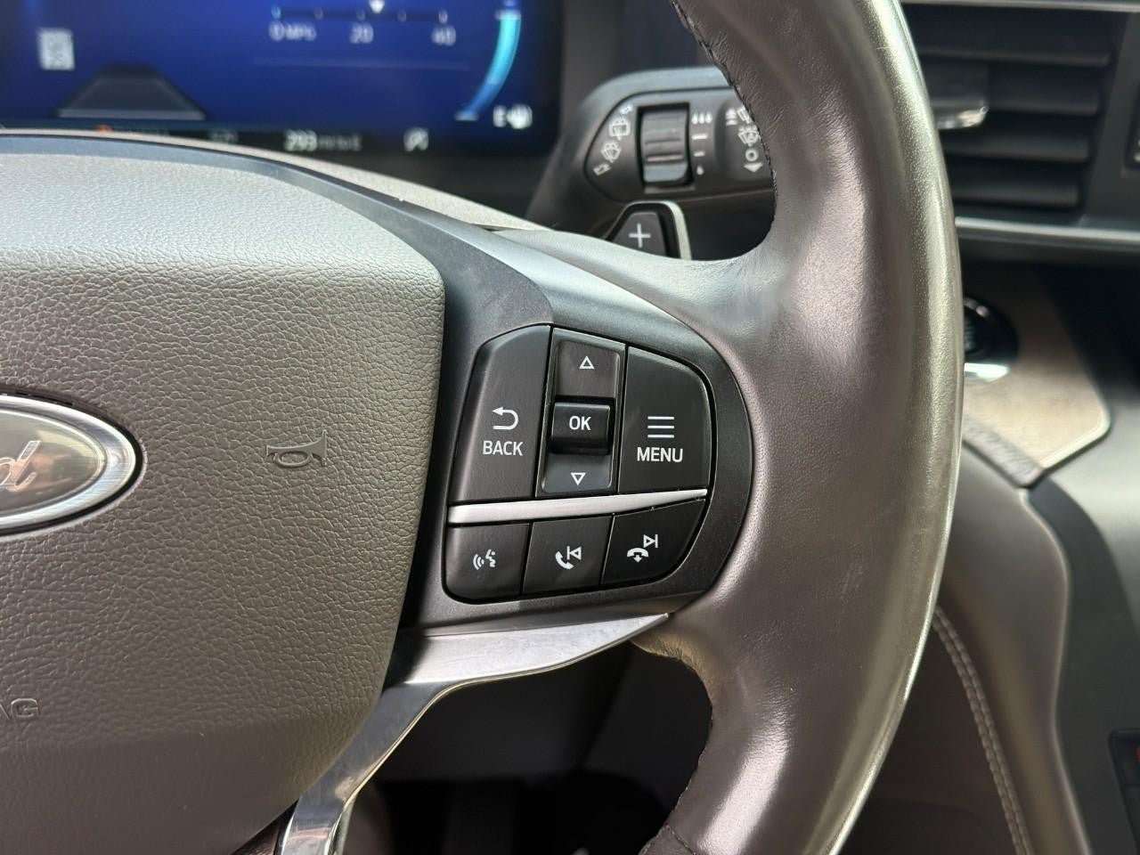 Used 2020 Ford Explorer Platinum w/ Premium Technology Package AWD/4WD image 23