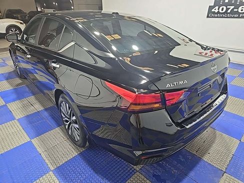 Used 2023 Nissan Altima 2.5 SV image 2