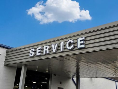 Used 2015 Ford F150 Platinum w/ Equipment Group 701A Luxury AWD/4WD image 27