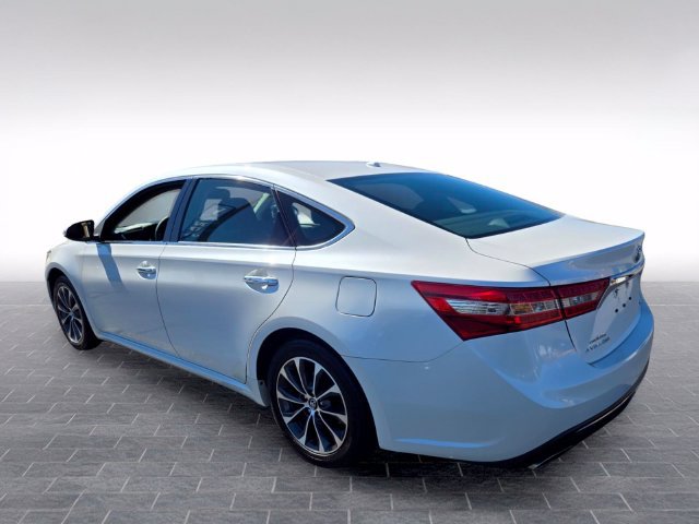 Used 2016 Toyota Avalon XLE Premium FWD image 5