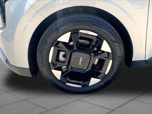 Certified 2025 Kia Carnival EX FWD image 10