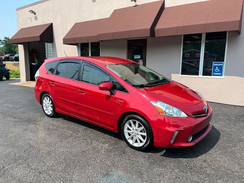Used 2014 Toyota Prius V Five FWD image 3