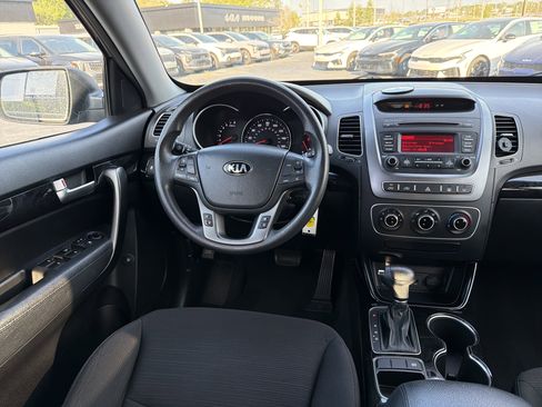 Used 2014 Kia Sorento LX FWD image 23