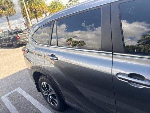 Used 2025 Toyota Highlander XLE image 5