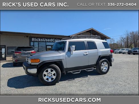Used 2010 Toyota FJ Cruiser RWD image 1