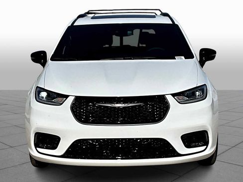 New 2026 Chrysler Pacifica Limited w/ S Appearance Package image 4