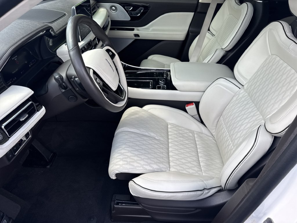 Used 2023 Lincoln Aviator Black Label Grand Touring AWD/4WD image 8