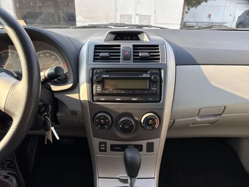 Used 2012 Toyota Corolla LE FWD image 24