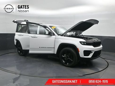 Used 2023 Jeep Grand Cherokee Altitude AWD/4WD image 55