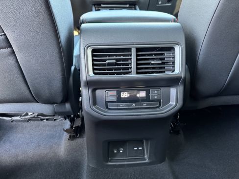 Used 2025 Volkswagen Atlas Peak Edition SE image 33