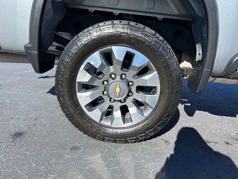 Used 2024 Chevrolet Silverado 2500 Custom w/ Custom Value Package image 7
