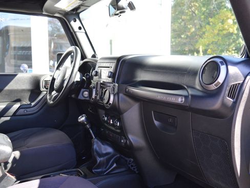 Used 2013 Jeep Wrangler Unlimited Sport image 31