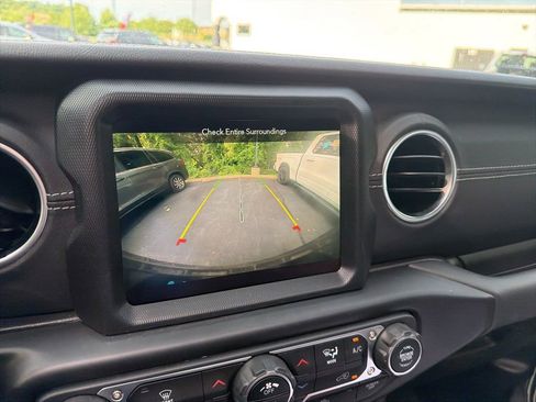 Used 2023 Jeep Wrangler Unlimited Sahara AWD/4WD image 20