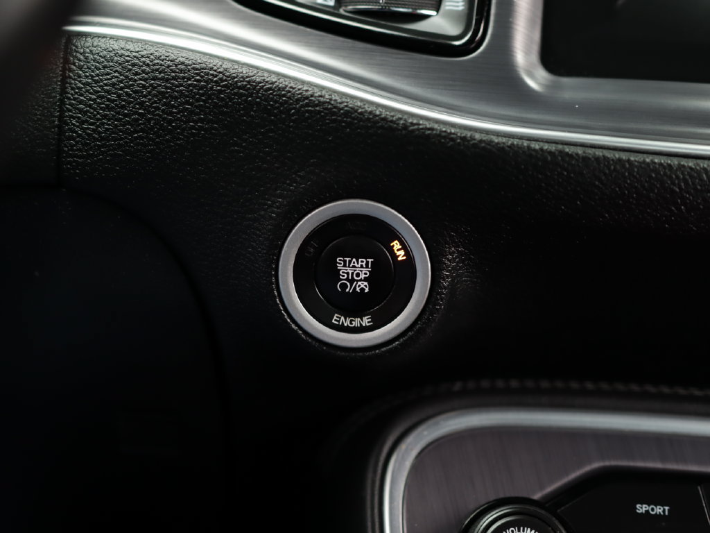 Used 2016 Dodge Challenger SXT RWD image 15