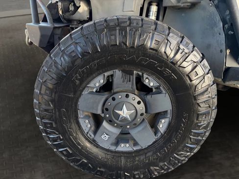 Used 2013 Jeep Wrangler Unlimited Rubicon w/ Connectivity Group AWD/4WD image 41