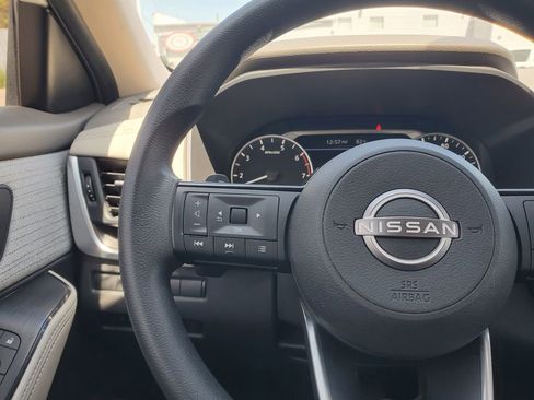 Used 2023 Nissan Rogue SV FWD image 19