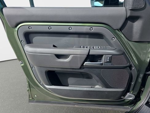 New 2026 Land Rover Defender 130 X-Dynamic SE image 28