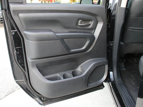 Used 2017 Nissan Titan S image 17