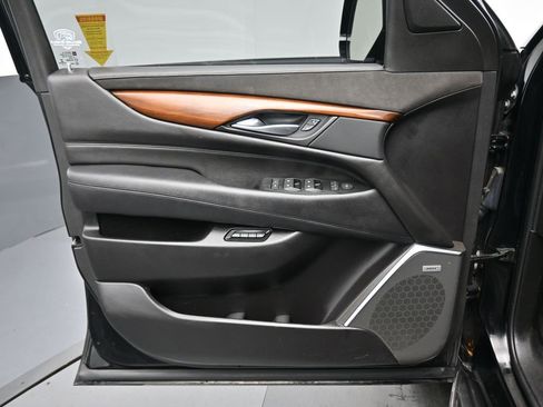 Used 2017 Cadillac Escalade ESV Luxury image 9