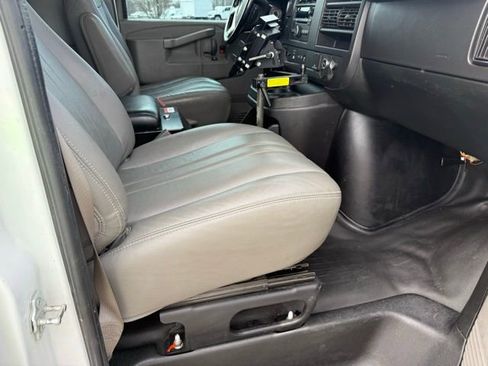 Used 2019 Chevrolet Express 2500 w/ Enhanced Convenience Package image 6