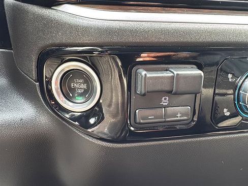 Used 2025 GMC Sierra 1500 SLT AWD/4WD image 25