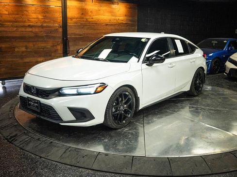 Used 2022 Honda Civic Sport image 2