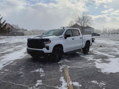 Used 2023 Chevrolet Silverado 1500 Custom Trail Boss w/ LPO, Dark Essentials Package image 4