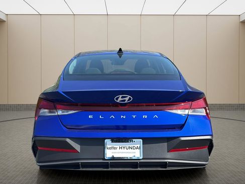 Certified 2025 Hyundai Elantra SE image 4