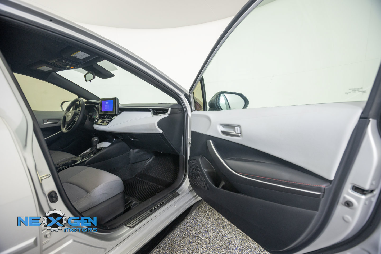 Used 2023 Toyota Corolla SE AWD/4WD image 5