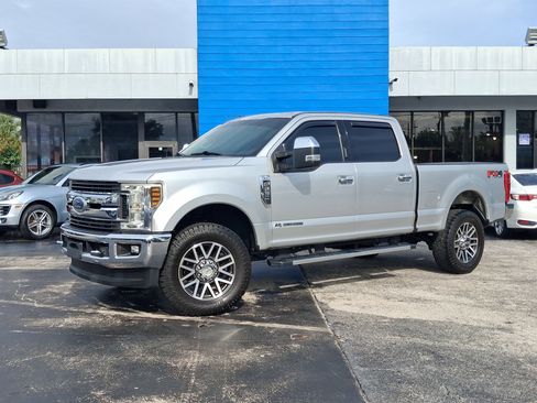 Used 2018 Ford F250 XLT w/ XLT Premium Package AWD/4WD image 2