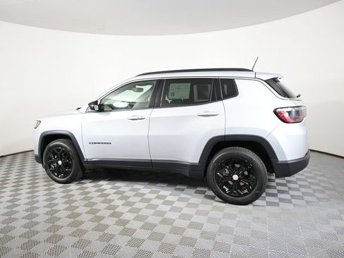 Used 2024 Jeep Compass Latitude AWD/4WD image 3