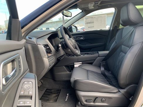New 2026 Nissan Rogue Platinum image 23