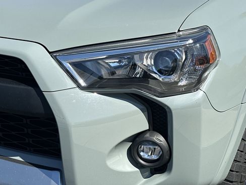 Used 2023 Toyota 4Runner TRD Off-Road Premium w/ Moonroof Package AWD/4WD image 11