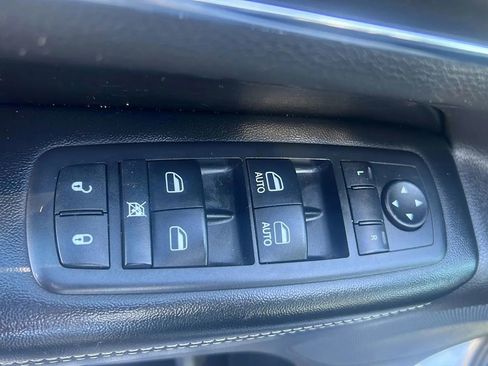 Used 2015 Jeep Grand Cherokee Limited w/ Luxury Group II image 18