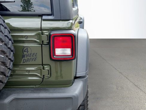 Used 2022 Jeep Wrangler Unlimited Sport AWD/4WD image 11