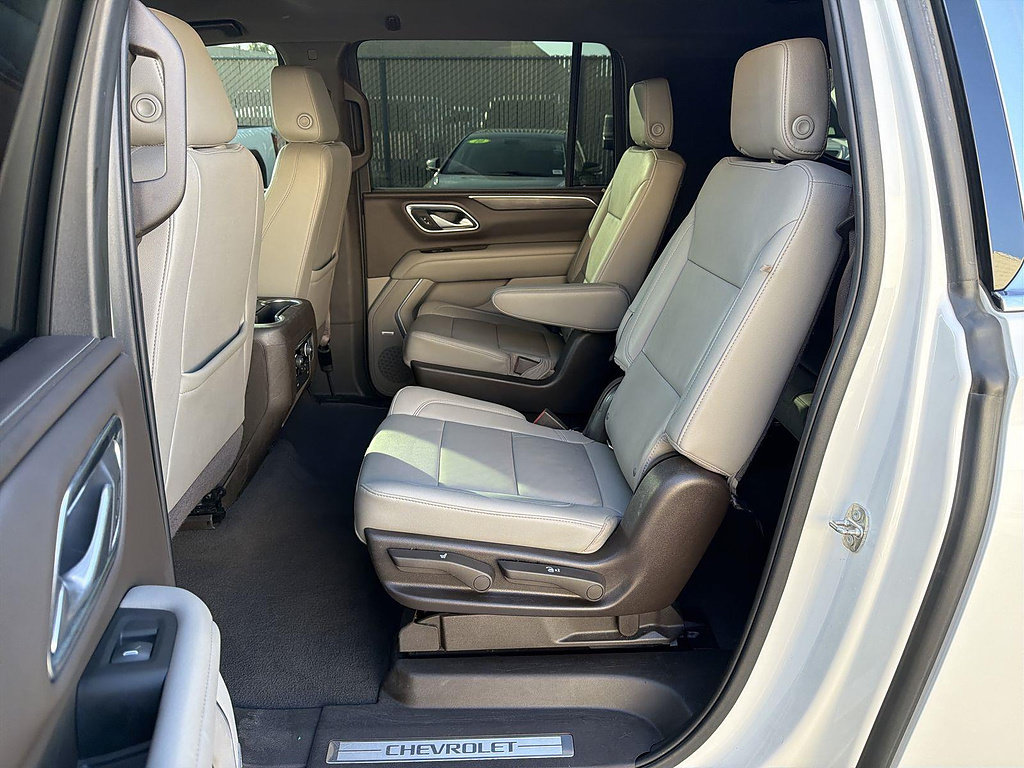 Used 2022 Chevrolet Suburban LT w/ Luxury Package AWD/4WD image 24