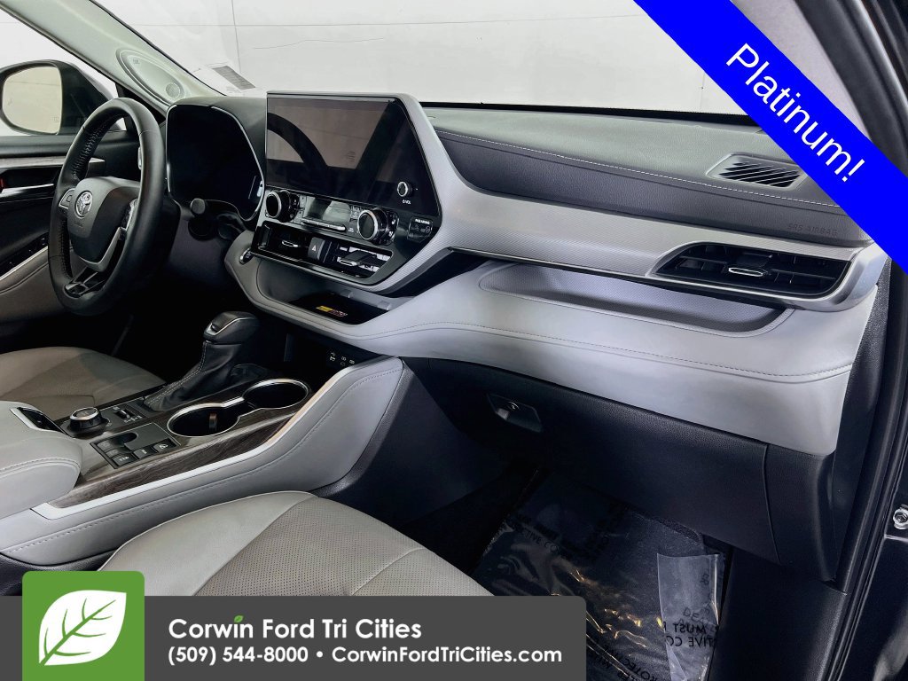 Used 2025 Toyota Highlander Platinum AWD/4WD image 31