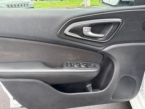 Used 2016 Chrysler 200 Limited w/ Convenience Group FWD image 13