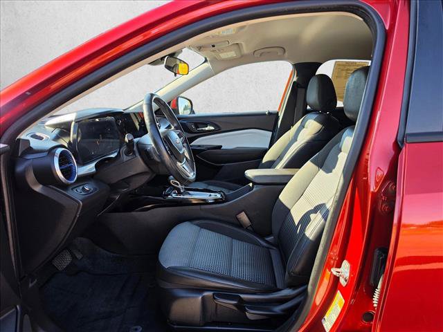 Used 2024 Chevrolet Trax LT w/ LT Convenience Package FWD image 22