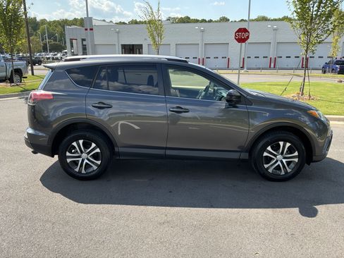 Used 2016 Toyota RAV4 LE AWD/4WD image 11