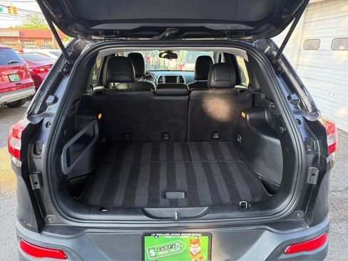 Used 2015 Jeep Cherokee Trailhawk AWD/4WD image 16