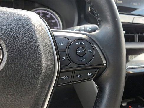 Used 2021 Toyota Venza LE image 21