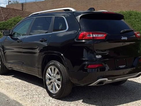 Used 2017 Jeep Cherokee Overland w/ Technology Group image 3