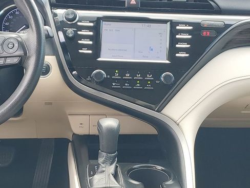 Used 2019 Toyota Camry LE w/ Convenience Package FWD image 15