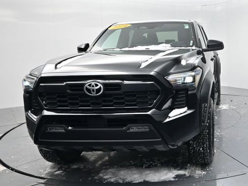Used 2024 Toyota Tacoma TRD Off-Road image 3