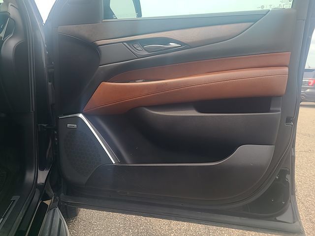 Used 2018 Cadillac Escalade Luxury AWD/4WD image 31